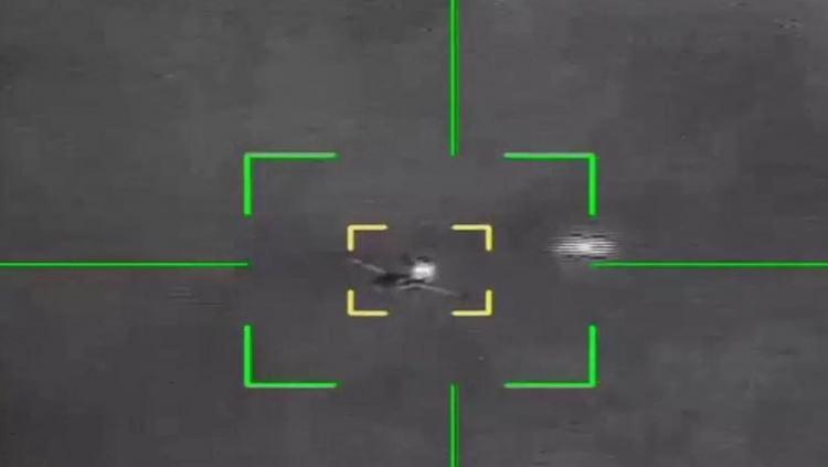 <p>ABD Başkanı Donald Trump d&uuml;n yaptığı a&ccedil;ıklamada, iki pilotun da başarılı bir operasyonla kurtarıldığını a&ccedil;ıkladı ama ne pilotların kimliği ne de nerede tedavi g&ouml;rd&uuml;klerine ilişkin bilgi paylaştı. Ancak sahadan gelen par&ccedil;alı bilgiler ve a&ccedil;ık kaynak analizleri, bu anlatının &ouml;nemli boşluklar i&ccedil;erdiğini g&ouml;steriyor.</p>
