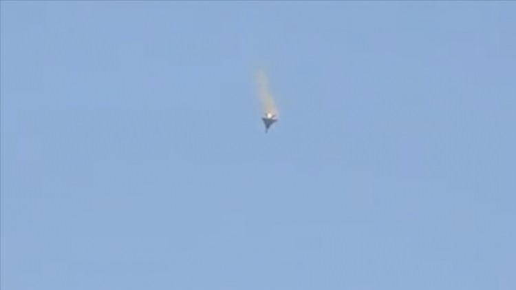 <p><span style="color:#B22222"><strong>HIZLI TAHLİYE OPERASYONU</strong></span></p>

<p>ABD tarafının ise krizi b&uuml;y&uuml;meden kontrol altına almak i&ccedil;in hızlı bir tahliye operasyonu ger&ccedil;ekleştirdiği &ouml;ne s&uuml;r&uuml;l&uuml;yor.</p>
