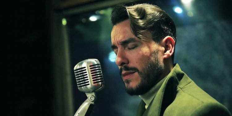 <p><span style="color:#800000"><strong>CEM ADRİAN'A G&Ouml;ZALTI KARARI</strong></span></p>

<p><strong>Soruşturma kapsamında oyuncu <span style="color:#800000">İlker İnanoğlu</span> ve şarkıcı <span style="color:#800000">Cem Adrian</span> hakkında da g&ouml;zaltı kararı verildiği, ancak bu isimlerin yurt dışında bulunduklarının tespit edildiği belirtildi. S&uuml;recin adli makamlar tarafından takip edildiği aktarıldı.</strong></p>
