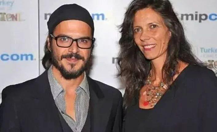 <p><strong>&Uuml;nl&uuml; oyuncu Mehmet G&uuml;nsur, katıldığı bir programda 20 yıldır s&uuml;ren mutlu evliliğinin sırlarını a&ccedil;ıkladı.</strong></p>
