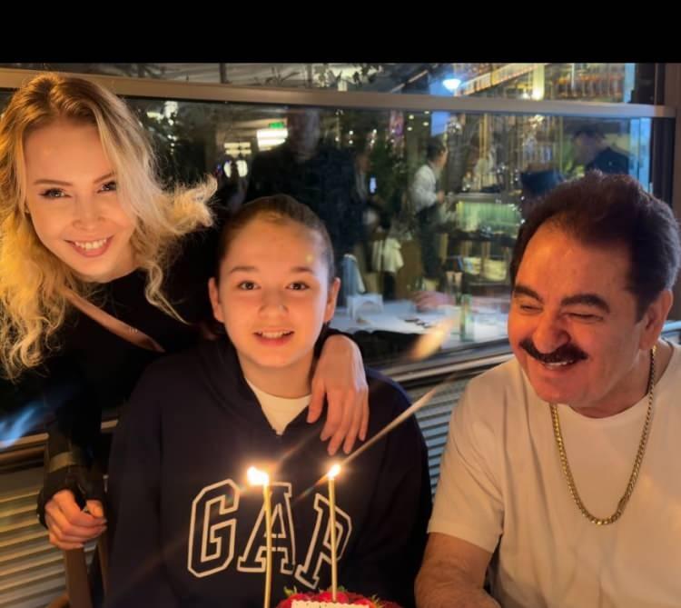 <p>13. yaş g&uuml;n&uuml;nde babasıyla &ccedil;ekilmiş bir fotoğrafını yayınlayan Elif Ada, <strong>"Ge&ccedil;en hafta da, bug&uuml;n de dileğim aynı: Babam&hellip; Birlikte nice yıllarımız olsun." </strong>s&ouml;zleriyle herkesi duygulandırdı.</p>

<p>&nbsp;</p>
