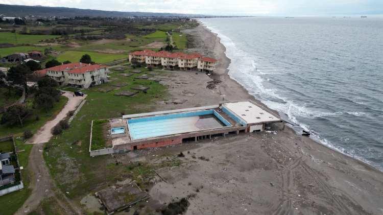 <p><span style="color:#A52A2A"><strong>SAHİL ŞERİDİ KORUMA ALTINA ALINACAK</strong></span></p>

<p>&nbsp;</p>

<p>Karasu Mahallesi Muhtarı Şefik Kır, devam eden tahkimat &ccedil;alışmalarıyla sahil şeridinin koruma altına alınacağını ifade etti.</p>
