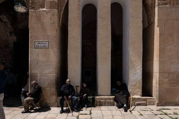 <p>İsrail'in yasaklaması nedeniyle Doğu Kud&uuml;s ve Batı Şeria'nın işgal edildiği 1967'den bu yana ilk kez Mescid-i Aksa'da Ramazan Bayramı namazı da kıllanamamıştı.</p>
