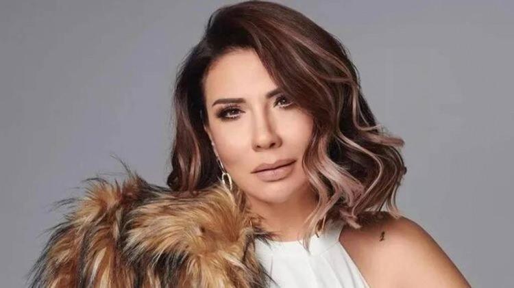 <p><strong>"Yetinmeyi Bilir Misin?", "Ala", "Sen Mutlu Ol" ve "İhtilal" gibi par&ccedil;alarla yıllardır m&uuml;zik d&uuml;nyasında adından s&ouml;z ettiren Işın Karaca, sosyal medya hesabından yaptığı son paylaşımlarla zehir zemberek a&ccedil;ıklamalarda bulundu.</strong></p>
