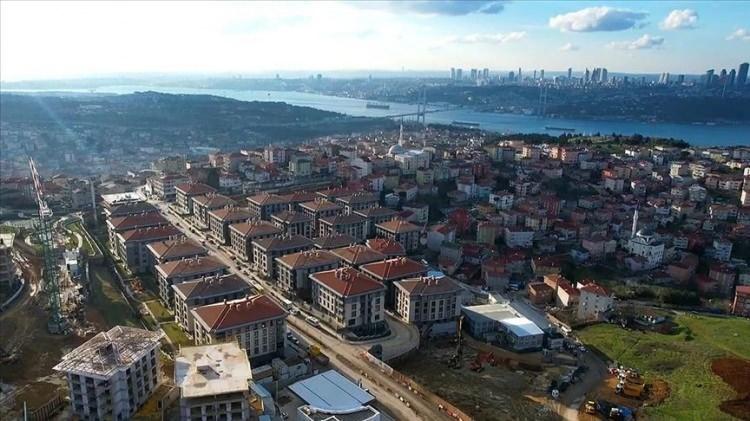 <p>Projeye başvuruların başladığı kentte, &Uuml;sk&uuml;dar ve K&uuml;&ccedil;&uuml;k&ccedil;ekmece'de a&ccedil;ılan irtibat ofisleri ilk g&uuml;nden ilgi g&ouml;rd&uuml;. Proje hakkında y&uuml;z y&uuml;ze bilgi almak isteyen vatandaşlar irtibat ofislerine gelerek uzmanlardan bilgi aldı.</p>
