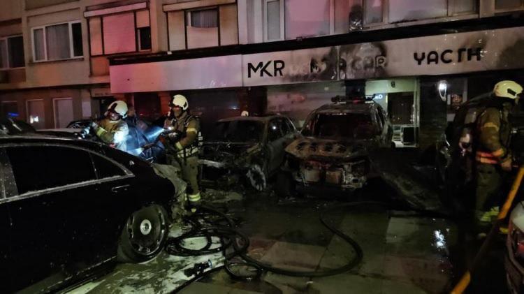 <p>Ekiplerin &ccedil;alışmaları sonrasında yangının başlama sebebinin kundaklama ş&uuml;phesi &uuml;zerinde durulduğu belirtildi.<br />
<br />
&nbsp;</p>
