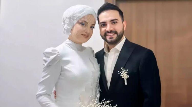 <p><span style="color:#B22222"><strong>"KARDEŞİMİN D&Uuml;Ğ&Uuml;N&Uuml; VAR"</strong></span></p>

<p><strong>Ezildi, şu an bebek beklemediklerini şu s&ouml;zlerle ifade etti:</strong></p>

<p><span style="color:#800080"><em><strong>"İstediğimiz bu, bana &ccedil;ok yazıyorlar ş&ouml;yle kara kaşlı oğlunuz olsun diye. Her şeyin zamanı var diye bekliyoruz. Şu an &ouml;yle bir şey yok. &Ccedil;&uuml;nk&uuml; yaza kardeşimin d&uuml;ğ&uuml;n&uuml; var, koşturmacamız var."&nbsp;</strong></em></span></p>
