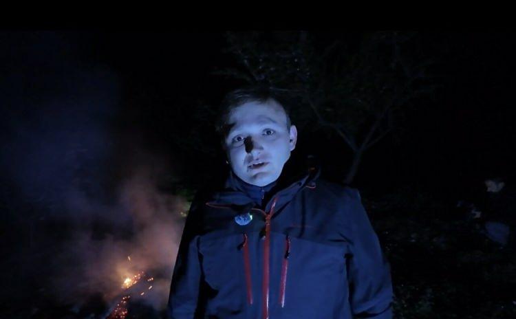 <p><span style="color:#A52A2A"><strong>"BADEMLERİMİZİ KORUMA ALTINA ALIYORUZ"</strong></span></p>

<p>&nbsp;</p>

<p>&Ccedil;iftlikte g&ouml;revli Ziraat M&uuml;hendisi Muharrem &Ccedil;aka, <strong><em>&ldquo;Sıcaklıkların iki gece boyunca eksi 3 dereceye d&uuml;şmesi bekleniyor. Bu dumanlama sistemi ile 2 derece bah&ccedil;emizi sıcak tutarak meyveye gelmekte olan bademlerimizi koruma altına alıyoruz.&rdquo;</em></strong> ifadelerini kullandı.</p>
