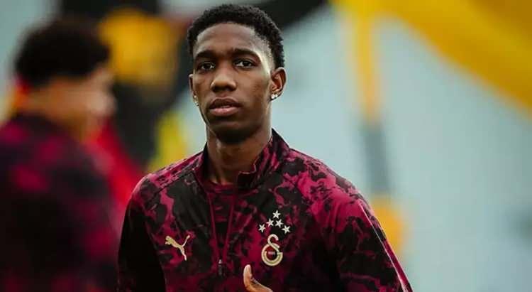 <p><strong>ASPRILLA S&Uuml;RPRİZİ</strong></p>
