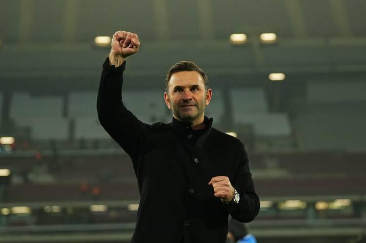 <p>Okan Buruk'un Trabzonspor ma&ccedil;ının son b&ouml;l&uuml;m&uuml;nde oyuna hareketlilik katan <strong>Asprilla'yı G&ouml;ztepe ma&ccedil;ında Yunus Akg&uuml;n'&uuml;n yerine forvet arkasında kullanacağı belirtildi.</strong></p>
