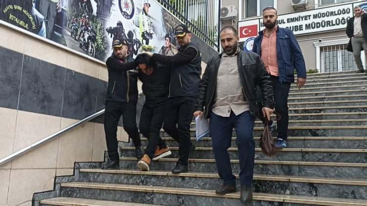 <p>İş yerinin kapalı olduğu tespit edilirken, pusu kuran polisler bir s&uuml;re sonra iş yerini a&ccedil;an Y&uuml;ksel A.'yı g&ouml;zaltına aldı.</p>
