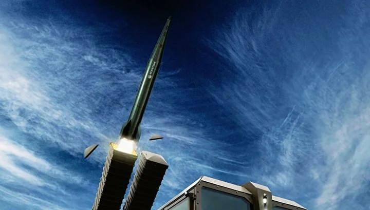 <p><span style="color:#B22222"><strong>TAYFUN BLOK-4 &Ouml;zellikleri</strong></span></p>

<p>İlk tanıtımı IDEF 2025 fuarında yapılan TAYFUN BLOK-4, TAYFUN f&uuml;ze ailesinin en gelişmiş ve en ağır versiyonu olarak dikkat &ccedil;ekiyor.</p>

<p>Hipersonik hız kabiliyeti sayesinde mevcut hava ve f&uuml;ze savunma sistemlerini aşmaya y&ouml;nelik geliştirilen sistem, y&uuml;ksek s&uuml;rat ve manevra kabiliyetiyle &ouml;ne &ccedil;ıkıyor.</p>

<p>7 tonun &uuml;zerindeki ağırlığı ve y&uuml;ksek patlayıcılı par&ccedil;acık etkili harp başlığı ile BLOK-4, stratejik hedeflere karşı &ccedil;ok daha y&uuml;ksek tahrip g&uuml;c&uuml; sunmayı hedefliyor.</p>

<p>Uzun menzil, y&uuml;ksek hız ve gelişmiş harp başlığı kombinasyonu ile TAYFUN BLOK-4, T&uuml;rkiye&rsquo;nin stratejik vurucu g&uuml;c&uuml;n&uuml; bir &uuml;st seviyeye taşıyacak yeni nesil bir sistem olarak konumlanıyor.</p>
