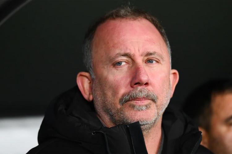 <p><strong>T&uuml;rkiye Gazetesi'nde yer alan habere g&ouml;re&nbsp;</strong>Teknik direkt&ouml;r Sergen Yal&ccedil;ın, tam 23 futbolcunun biletini kesti.</p>
