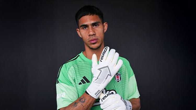 <p>* Devis Vasquez</p>
