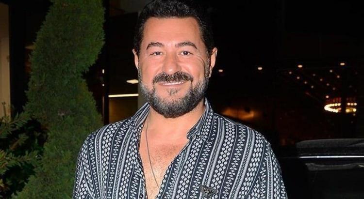 <p>Tatlıses'in sahneye &ccedil;ıkması ile ilgili de konuşan sanat&ccedil;ı, <strong>'Sahnede onu bu halde g&ouml;rmek beni &uuml;z&uuml;yor. Tabii onun tercihi, '&Ouml;lene kadar sahnede olacağım' diyorsa, buna saygı duyarız''</strong> dedi.&nbsp;</p>
