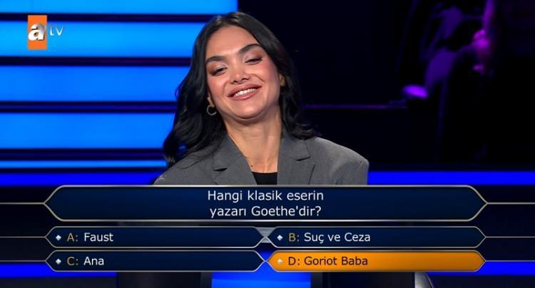 <p><strong>Edebiyat &ouml;ğretmeni ve yarışmacının halası olan Tijen Karakaş <span style="color:#800080"><em>"D- Goriot Baba"</em></span> cevabını verdi.</strong></p>
