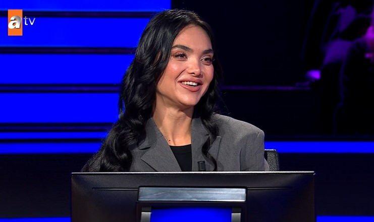 <p><strong>Doğru cevabın <span style="color:#800080"><em>"A-Faust"</em></span>olması gerekirken D şıkkı "<em>Goriot Baba"yı</em></strong><strong>&nbsp;se&ccedil;en yarışmacı &uuml;z&uuml;nt&uuml;s&uuml;n&uuml; gizleyemedi.</strong></p>
