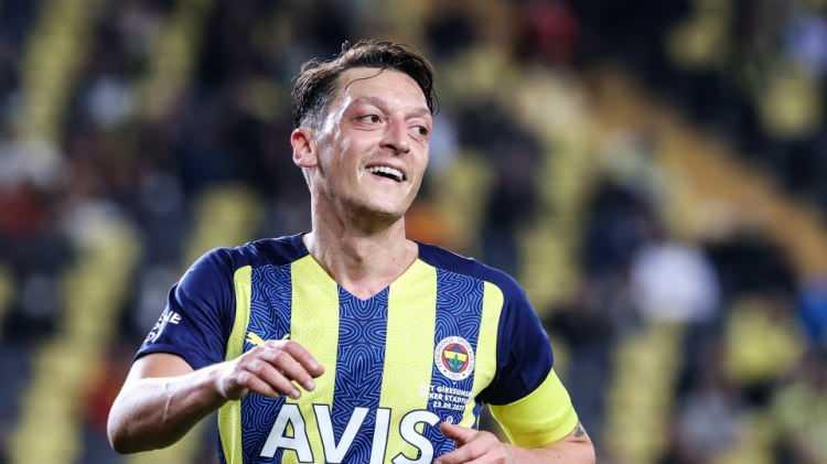 <p>&Ouml;zil &ccedil;ifti, hem yeni doğan hem de savaşta kimsesiz kalan &ccedil;ocuklar i&ccedil;in anlamlı bir bağış adımı atıyor.&nbsp;</p>
