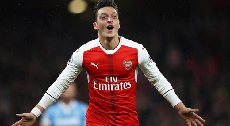 <p><strong>ANLAMLI YARDIM</strong></p>

<p>Sabah'ta yer alan habere g&ouml;re; Amine G&uuml;lşe ve Mesut &Ouml;zil, devlet nezdinde ge&ccedil;erliliği olan kuruluşların belirlediği, maddi durumu yetersiz ailelerin doğum masraflarını &uuml;stlenerek bir&ccedil;ok bebeğin sağlıklı koşullarda d&uuml;nyaya gelmesine destek olacak.</p>
