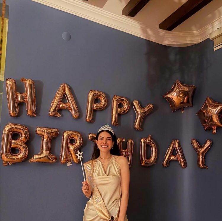 <p><span style="color:#B22222"><strong>SETTE S&Uuml;RPRİZ DOĞUM G&Uuml;N&Uuml;</strong></span></p>
