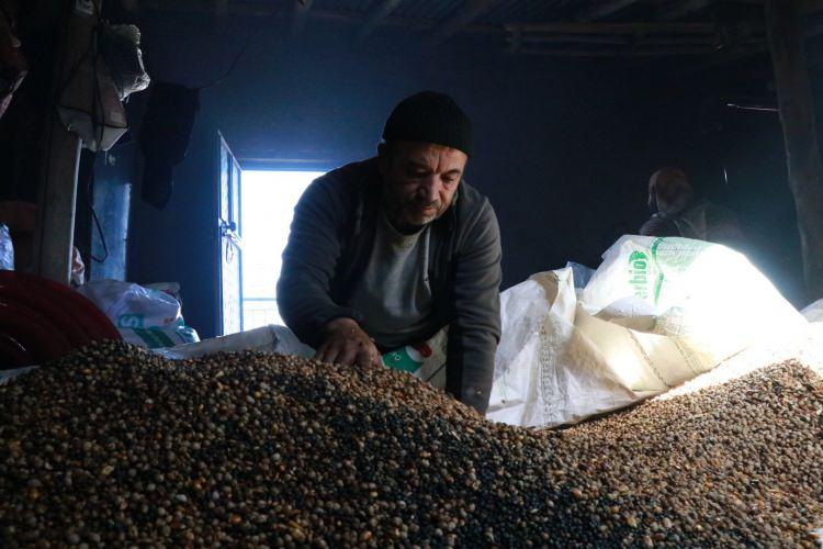 <p>Gavut geleneğini s&uuml;rd&uuml;ren İbrahim &Ccedil;akar, bu lezzetin atalarından kendilerine miras kaldığını belirterek, g&uuml;n&uuml;m&uuml;zde bu geleneği devam ettiren kişi sayısının azaldığını s&ouml;yledi.</p>
