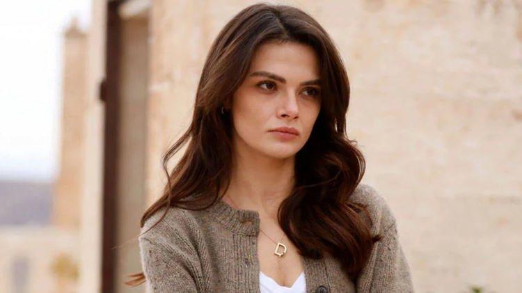 <p><strong>&Uuml;nl&uuml;lere y&ouml;nelik y&uuml;r&uuml;t&uuml;len uyuşturucu soruşturması kapsamında g&ouml;zaltına alınan &uuml;nl&uuml;ler arasında &uuml;nl&uuml; oyuncu Sinem &Uuml;nsal'da yer almıştı.</strong></p>
