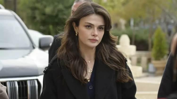 <p><span style="color:#B22222"><strong>"EN KISA S&Uuml;REDE İSTANBUL'DA OLACAĞIM"</strong></span></p>

<p><strong>Mardin'de dizi &ccedil;ekiminde olan &Uuml;nsal, g&ouml;zaltı kararına sosyal medya hesabındna a&ccedil;ıklama yapmıştı.</strong></p>
