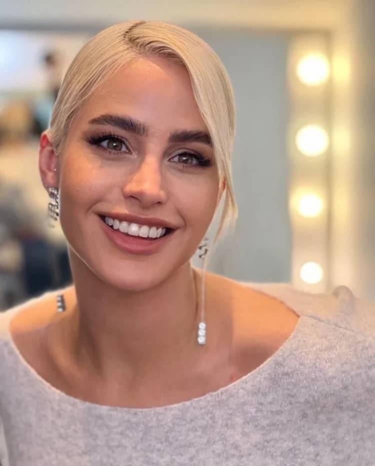 <p><span style="color:#800080"><strong><em>Ben yıllardır oyunculuk işi yaptığım i&ccedil;in ve instagramda ciddi bir takip&ccedil;i kitlem olduğu i&ccedil;in marka davet etkinliklerine influencer olarak davet edilmekteyim.</em></strong></span></p>
