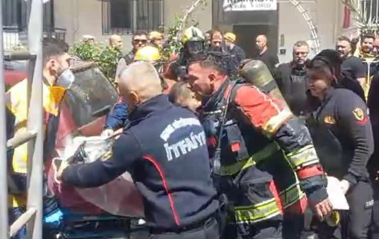 <p>Aydın'ın Efeler il&ccedil;esinde bir evde hen&uuml;z belirlenemeyen bir nedenle patlama meydana geldi. Ardından &ccedil;ıkan yangında 30 yaşındaki engelli Arda Umut Balık&ccedil;ı yaşamını yitirirken, annesi yaralı olarak hastaneye kaldırıldı.</p>

<p>&nbsp;</p>
