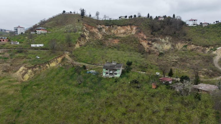 <p><strong><em>B&ouml;lgede bir yıkım kararı alındı. Yıkıldıktan sonra ilerleyen s&uuml;re&ccedil;lerde tarım arazisi olarak değerlendirilmesi yapılacak."</em></strong></p>
