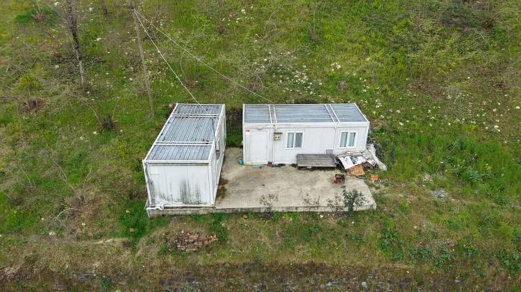 <p><span style="color:#A52A2A"><strong>GE&Ccedil;İCİ KONTEYNERLER YERLEŞTİRİLDİ</strong></span></p>

<p>&nbsp;</p>

<p>Mahallede, afetzedelerin barınma ihtiyacını karşılamak amacıyla ge&ccedil;ici konteynerler yerleştirildi.</p>
