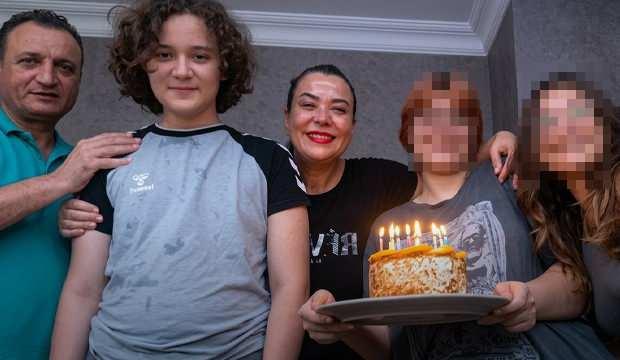 <p><strong>"SORUNLU OLDUĞU BİLİNİYORDU"</strong></p>

<p><br />
D&uuml;n okulda ger&ccedil;ekleştirilen t&ouml;rende Okul Aile Birliği Başkanı H&uuml;lya &Ccedil;evik, İsa Aras Mersinli'nin sorunlu bir &ccedil;ocuk olduğunu ve bunun da bir s&uuml;re &ouml;nce tayini &ccedil;ıkan m&uuml;d&uuml;r yardımcısı Alparslan Yıldırım tarafından bilindiğini s&ouml;yledi.</p>
