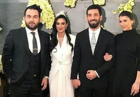 <p><strong>Bir zamanların efsane futbolcusu <span style="color:#800000">Arda Turan'ın</span> eşi <span style="color:#800000">Aslıhan Doğan Turan</span> ile eltisi arasında sular durulmuyordu.</strong></p>
