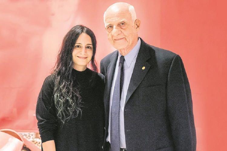 <p><strong>T&uuml;rkiye'nin sayılı zenginlerinden biri olan İpek Kıra&ccedil;, babası İnan Kıra&ccedil;'ın 20 Aralık 2024 tarihinde evlendiği Emine Alangoya ile olan evliliklerinin babasının fiil ehliyetinin yerinde olmadığı gerek&ccedil;esiyle "evlilik iptali" davası a&ccedil;mıştı.</strong></p>
