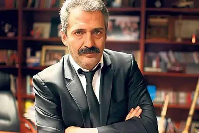 <p><strong>Yavuz Bing&ouml;l, d&uuml;n akşam galası yapılan "Başıbozuklar" filmi i&ccedil;in ge&ccedil;tiğimiz g&uuml;nlerde kendi projesi "Kumpanya"dan &ccedil;alıntı olduğunu iddia etmiş ve dava a&ccedil;tığını dile getirmişti.</strong></p>
