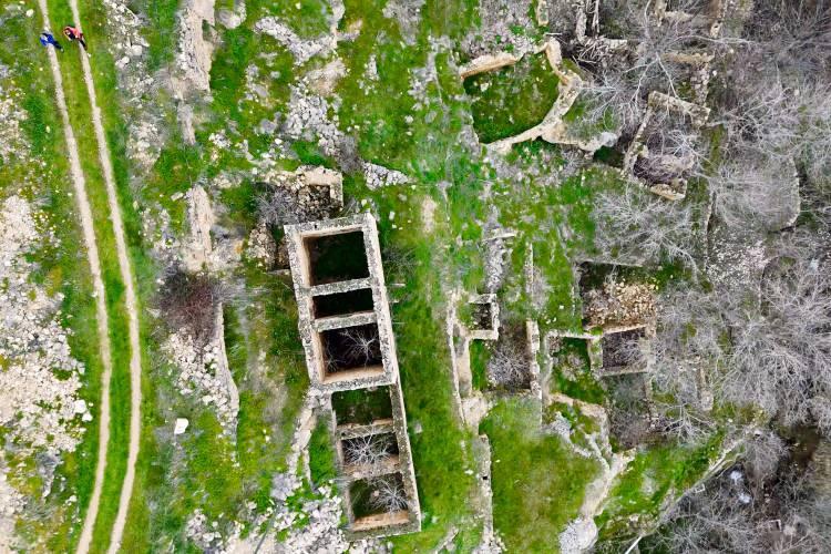 <p>G&uuml;m&uuml;şhane Dağcılık, Doğa Sporları, Gen&ccedil;lik ve Spor Kul&uuml;b&uuml; (G&Uuml;DAK), şehrin bilinmeyen doğal g&uuml;zelliklerini ve unutulmaya y&uuml;z tutmuş tarihi patikalarını g&uuml;n y&uuml;z&uuml;ne &ccedil;ıkarmaya devam ediyor.&nbsp;</p>

<p>&nbsp;</p>
