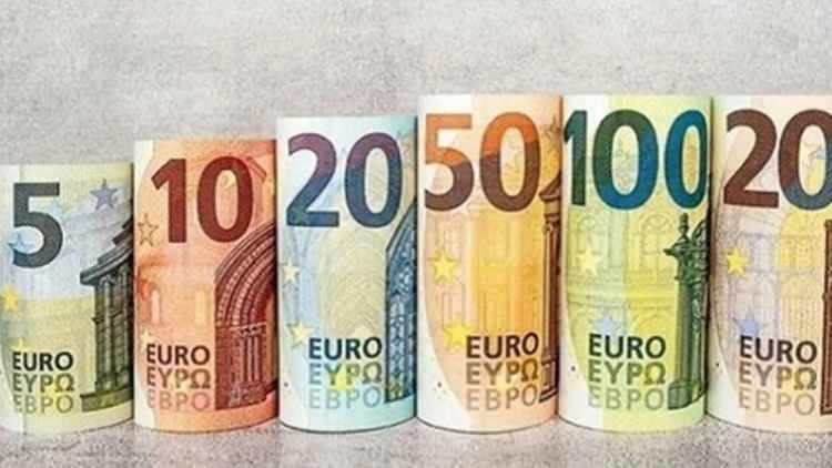 <p>Euro y&uuml;zde 1,33 y&uuml;kselişle 53,1110 lira oldu.</p>
