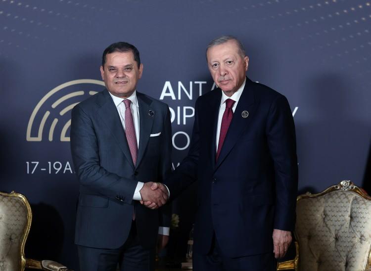 <p>Erdoğan forumun ikinci g&uuml;n&uuml;nde Libya Başbakanı Abdulhamid Dibeybe'yi kabul etti.</p>
