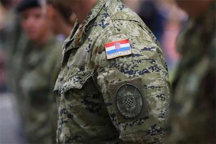 <p>AVRUPA'NIN EN G&Uuml;&Ccedil;L&Uuml; 25. ORDUSU HIRVATİSTAN<br />
<br />
PWRINDX: 1,5432</p>
