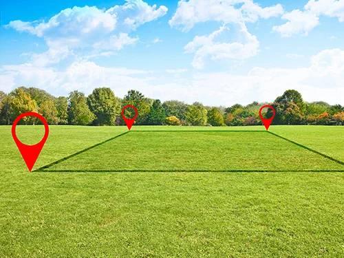 <p>Bu da piyasada satılık arsa bulmanın giderek zorlaştığını g&ouml;steriyor" dedi. &Ouml;ğ&uuml;t s&ouml;zlerini ş&ouml;yle s&uuml;rd&uuml;rd&uuml;:</p>

<p>&nbsp;</p>

<p>&nbsp;"&Ouml;n&uuml;m&uuml;zdeki d&ouml;nemde arsa yatırımında kazancı belirleyecek olan şey yalnızca fiyat artışı olmayacak. Asıl farkı, doğru lokasyonda doğru arsaya ulaşabilen yatırımcılar yaratacak. Artık soru 'Fiyat ne kadar artacak?' değil, 'Doğru arsayı bulabilecek miyim?' oldu."</p>
