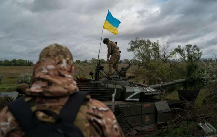 <p>Toplantıda Healey, İngiltere'nin bu yıl Ukrayna'ya y&uuml;z binlerce top mermisi ve binlerce hava savunma f&uuml;zesi sağlayacağını da teyit edecek.</p>
