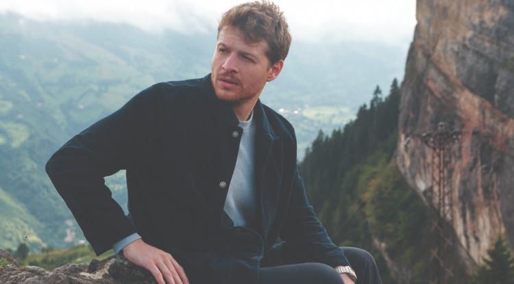 <p><span style="color:#B22222"><em><strong>Oyuncu Burak Y&ouml;r&uuml;k, kanseri yenerek sağlığına kavuşan minik hayranı Batu ile buluştu. Duygusal anlar sosyal medyada b&uuml;y&uuml;k ilgi g&ouml;r&uuml;rken, k&uuml;&ccedil;&uuml;k Batu'nun hikayesi herkesi sevindirdi.</strong></em></span></p>
