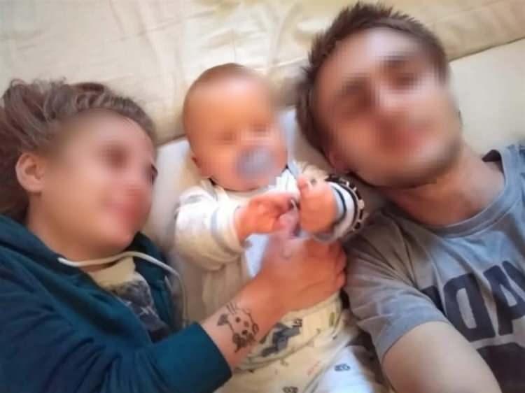 <p><span style="color:#A52A2A"><strong>1 YAŞINDAKİ NAZAR'I KAYBOLDU DİYEREK ANNESİNDEN KA&Ccedil;IRDI&nbsp;</strong></span></p>

<p>&nbsp;</p>

<p>Mustafakemalpaşa il&ccedil;esinde oturan Umut K.&rsquo;nin, &ccedil;alışmak i&ccedil;in gittiği Almanya'da birlikte yaşamaya başladığı sevgilisi Rebecca S.&rsquo;den 2018 yılında 'Nazar' ismini verdikleri oğlu d&uuml;nyaya geldi.</p>

<p>&nbsp;</p>

<p>Umut K., bir yıl sonra Alman sevgilisi ile birlikte babasından ayrıldıktan sonra yeniden evlenen annesi Hanife S.'yi (60) ziyaret etmek i&ccedil;in geldiği Bursa'da,<strong><em> 1 yaşındaki oğlu Nazar S.&rsquo;yi kaybolduğunu s&ouml;yleyerek ka&ccedil;ırdı. </em></strong></p>

<p>&nbsp;</p>

<p>Rebecca S., polise gidip şikayette bulunduktan sonra &uuml;lkesine geri d&ouml;nerken, olayla ilgili soruşturma başlatıldı. Umut K., <span style="color:#A52A2A"><strong><em>2 yıl &ouml;nce ge&ccedil;irdiği kalp krizi sonucu hayatını kaybetti.</em></strong></span></p>

<p>&nbsp;</p>

<p>Diğer yandan arama kararı &ccedil;ıkarılan ve g&ouml;zaltına alındıktan sonra haftada bir kez polise giderek imza atması şartıyla serbest bırakılan anne Hanife S.'den ş&uuml;phelenen Mustafakemalpaşa Cumhuriyet Başsavcılığı'nca soruşturma genişletildi.</p>
