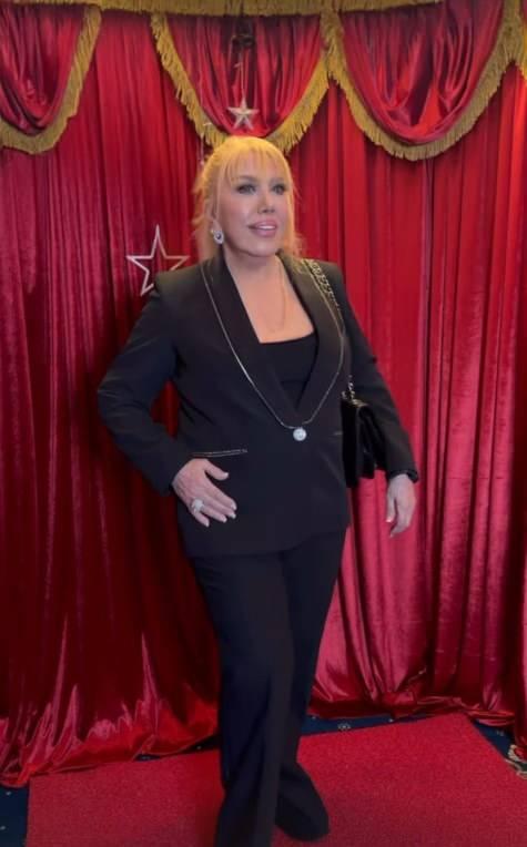 <p><span style="color:#B22222"><strong>MİNE KURŞUN</strong></span></p>
