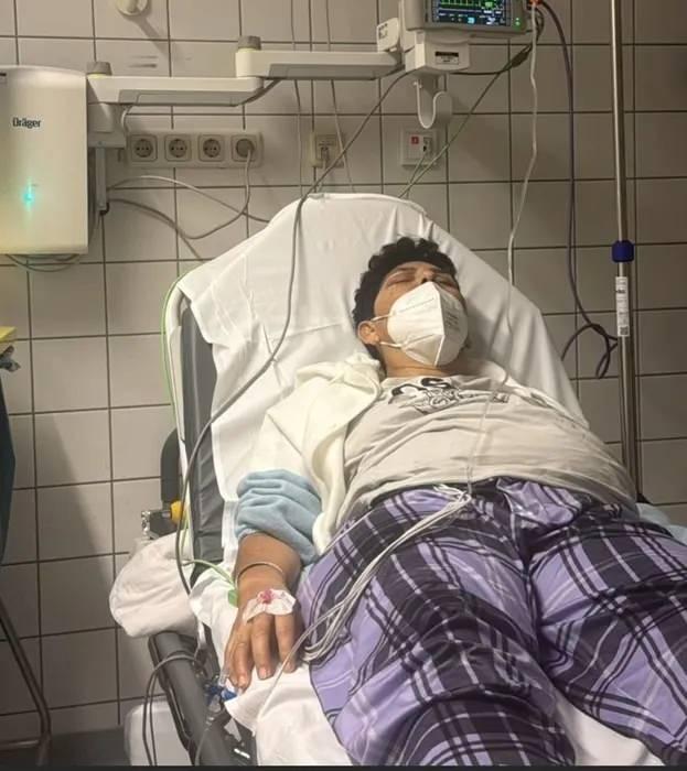 <p><strong><span style="color:#B22222">"DUALARINIZI BEKLİYORUM"</span></strong></p>

<p><strong>Cansever paylaşımında, <span style="color:#800080"><em>"Selamlar olsun t&uuml;m sevenlerime. G&ouml;rd&uuml;ğ&uuml;n&uuml;z gibi hastanedeyim. Yarın ilik nakli olacağım dualarınızı bekliyorum. Sizi &ccedil;ok seviyorum."&nbsp; </em></span>s&ouml;zlerini kullanmıştı.</strong></p>
