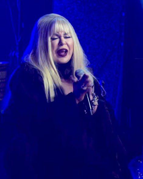 <p><span style="color:#B22222"><strong>ZERRİN &Ouml;ZER</strong></span></p>
