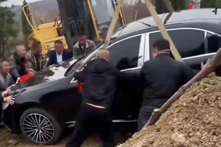 <p><span style="color:#B22222"><strong>OLAYLA İLGİLİ İNCELEME BAŞLATILDI</strong></span></p>
