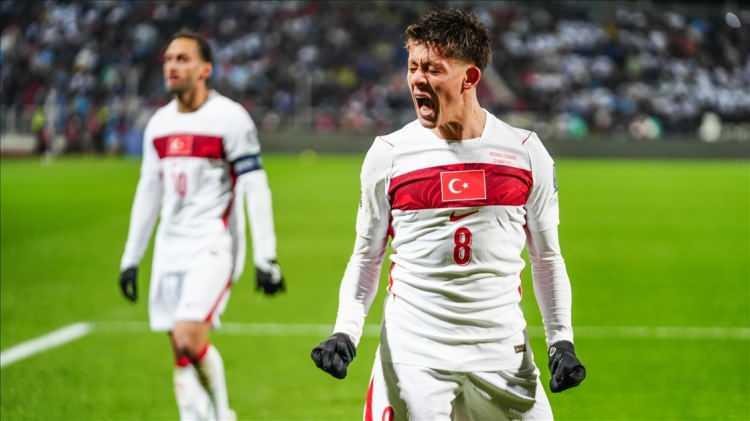 <p><strong>Sıkı bir &ccedil;alışma s&uuml;recine adım atan Ak&ccedil;ıl'ın "Bu sabah 8-9 gibi st&uuml;dyodan &ccedil;ıktım. Şimdilik s&ouml;yleyeceklerim bu kadar" s&ouml;zleri heyecan uyandırırken, g&ouml;zler diğer sanat&ccedil;ılara &ccedil;evrildi.</strong></p>
