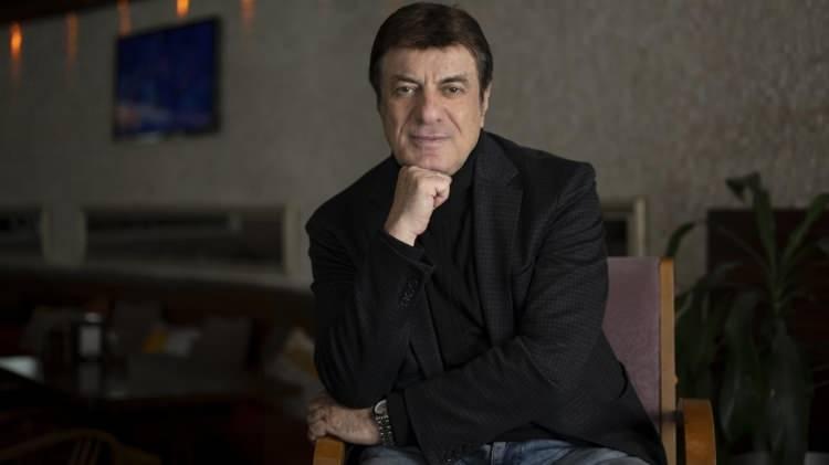 <p><strong>Sinan Ak&ccedil;ıl'ın yazdığı şarkıyı işaret eden Sabah, "Ben de yapmak isterdim. Ama Sinan Ak&ccedil;ıl &ccedil;ıkmış ortaya. Ona kafa tutuyormuşuz gibi olur, etik olmaz" diye konuştu.</strong></p>
