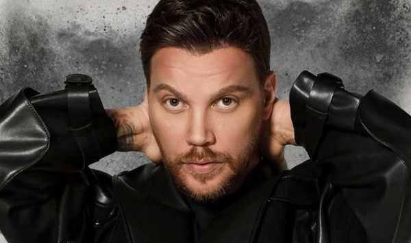 <p><span style="color:#FF0000"><strong>"MARŞ SAVAŞLARI BAŞLASIN"</strong></span></p>

<p><strong>Ge&ccedil;tiğimiz g&uuml;nlerde sosyal medya hesabından "Artık Marş savaşları başlasın." şeklinde paylaşımda bulunan &uuml;nl&uuml; şarkıcı Sinan Ak&ccedil;ıl, st&uuml;dyoya girdiğini duyurmuştu.&nbsp;</strong></p>
